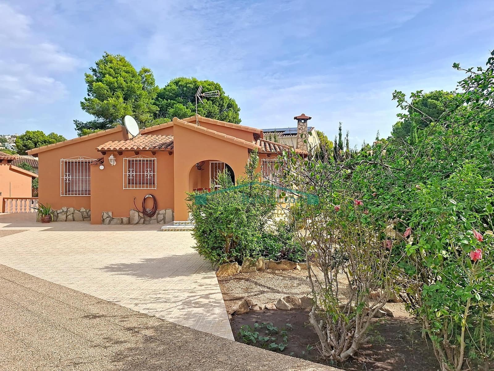 2 bedroom Villa for sale in Alfaz del Pi / L'Alfas del Pi with pool garage - € 450,000 (Ref: 10132074)