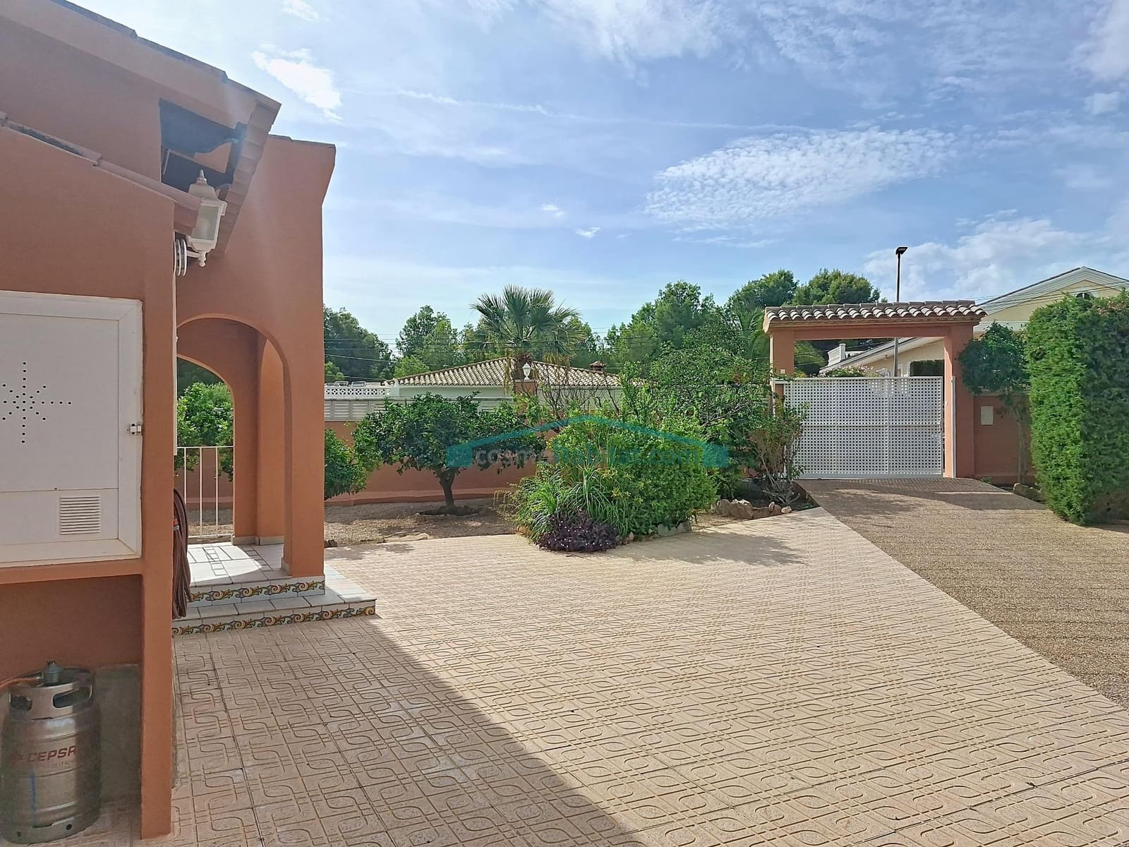 2 bedroom Villa for sale in Alfaz del Pi / L'Alfas del Pi with pool garage - € 450,000 (Ref: 10132074)
