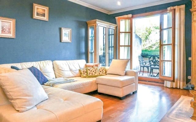 Pareado de 5 habitaciones en Bétera en venta con piscina garaje - 630.000 € (Ref: 10171787)