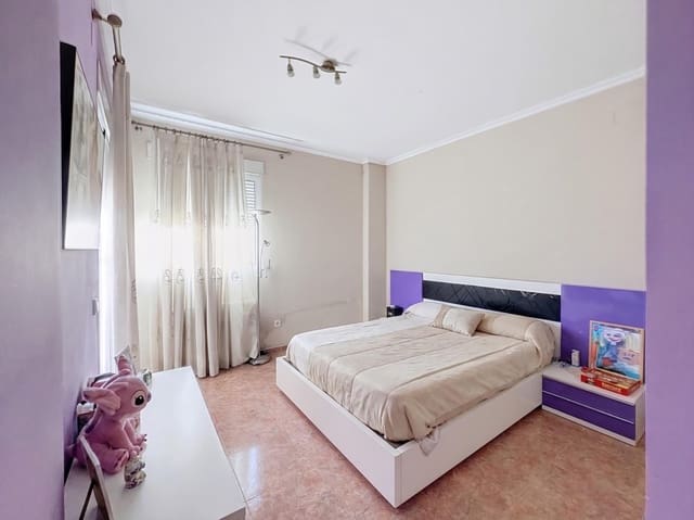 Chalet de 4 habitaciones en San Antonio de Benagéber en venta con piscina garaje - 425.000 € (Ref: 10174660)