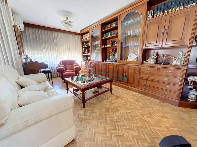5 soverom Leilighet til leie i La Petxina, Valencia by med garasje - € 3 000 (Ref: 10180695)