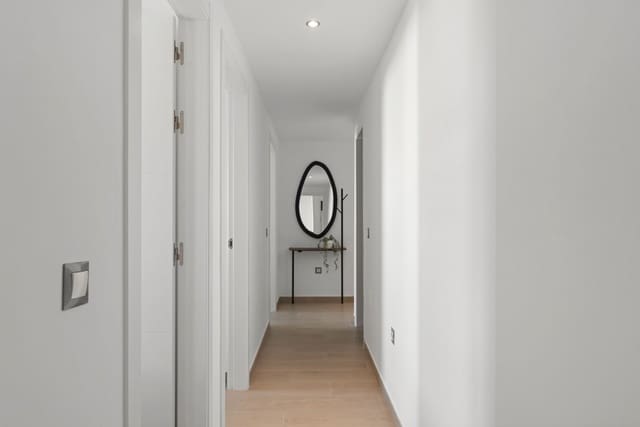 Apartamento de 3 habitaciones en Estepona en venta con piscina garaje - 430.000 € (Ref: 10000511)