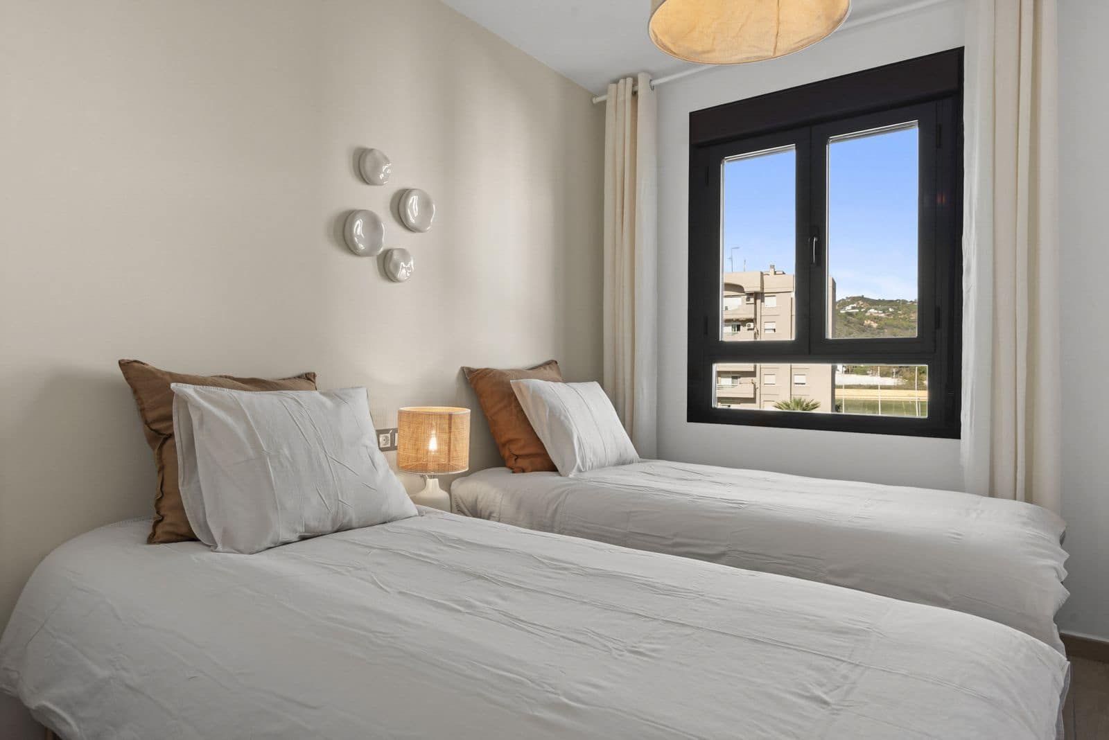 Apartamento de 3 habitaciones en Estepona en venta con piscina garaje - 430.000 € (Ref: 10000511)