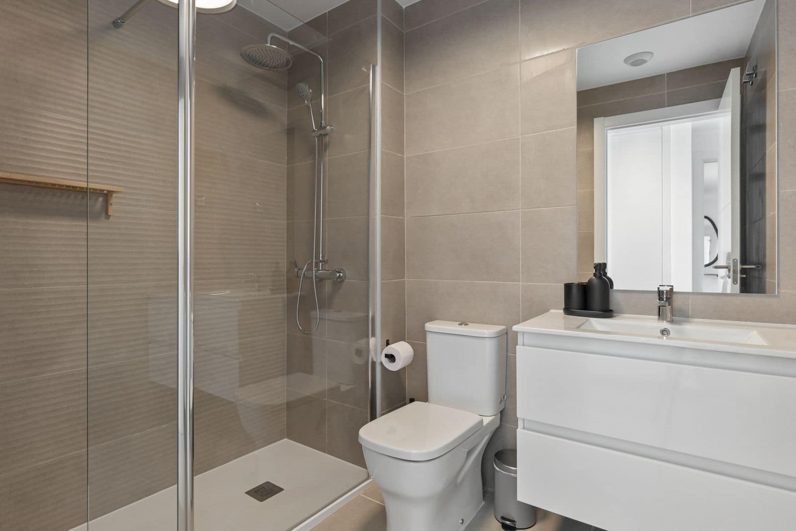 Apartamento de 3 habitaciones en Estepona en venta con piscina garaje - 430.000 € (Ref: 10000511)