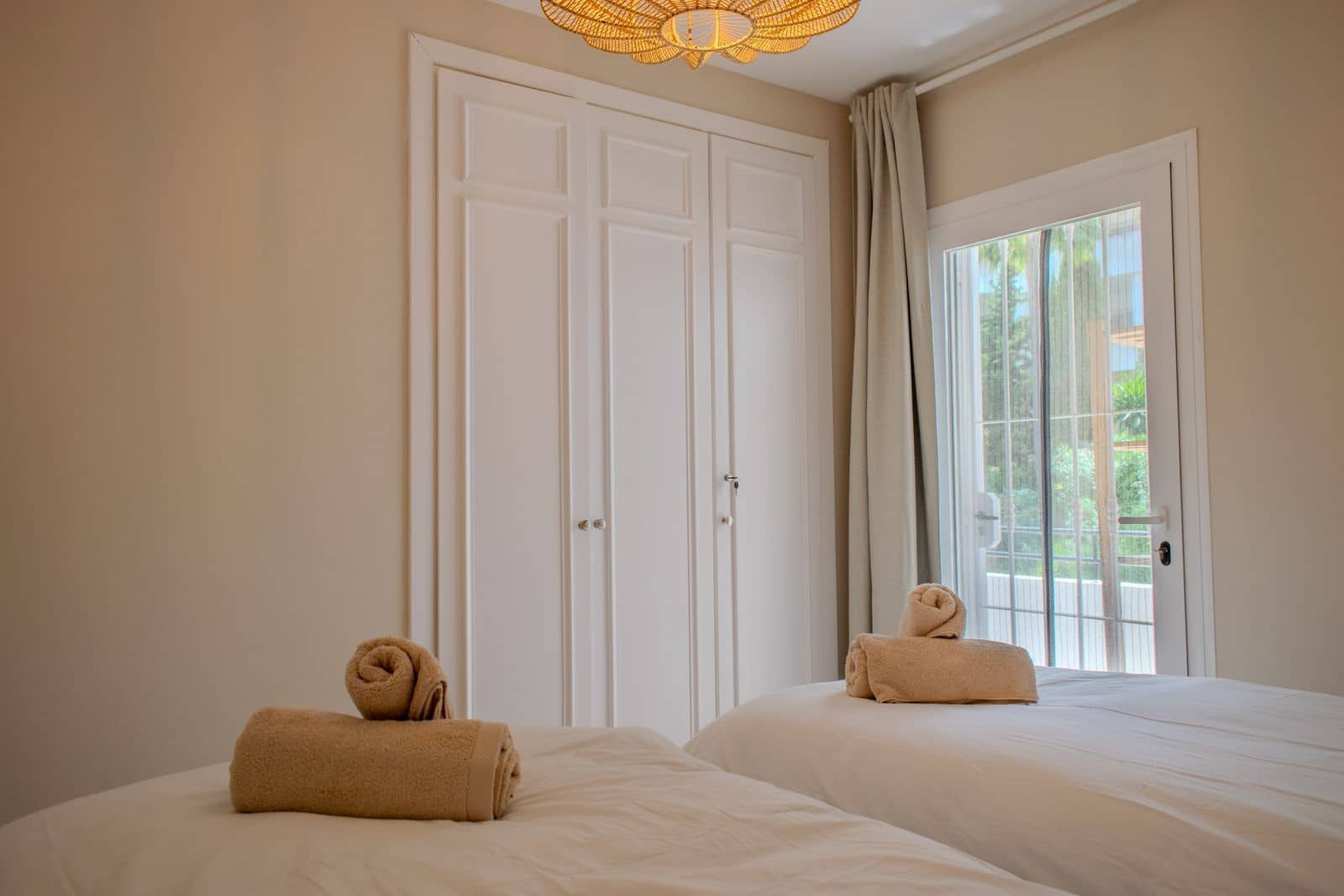 2 bedroom Apartment for sale in Estepona with pool - € 360,000 (Ref: 10000514)