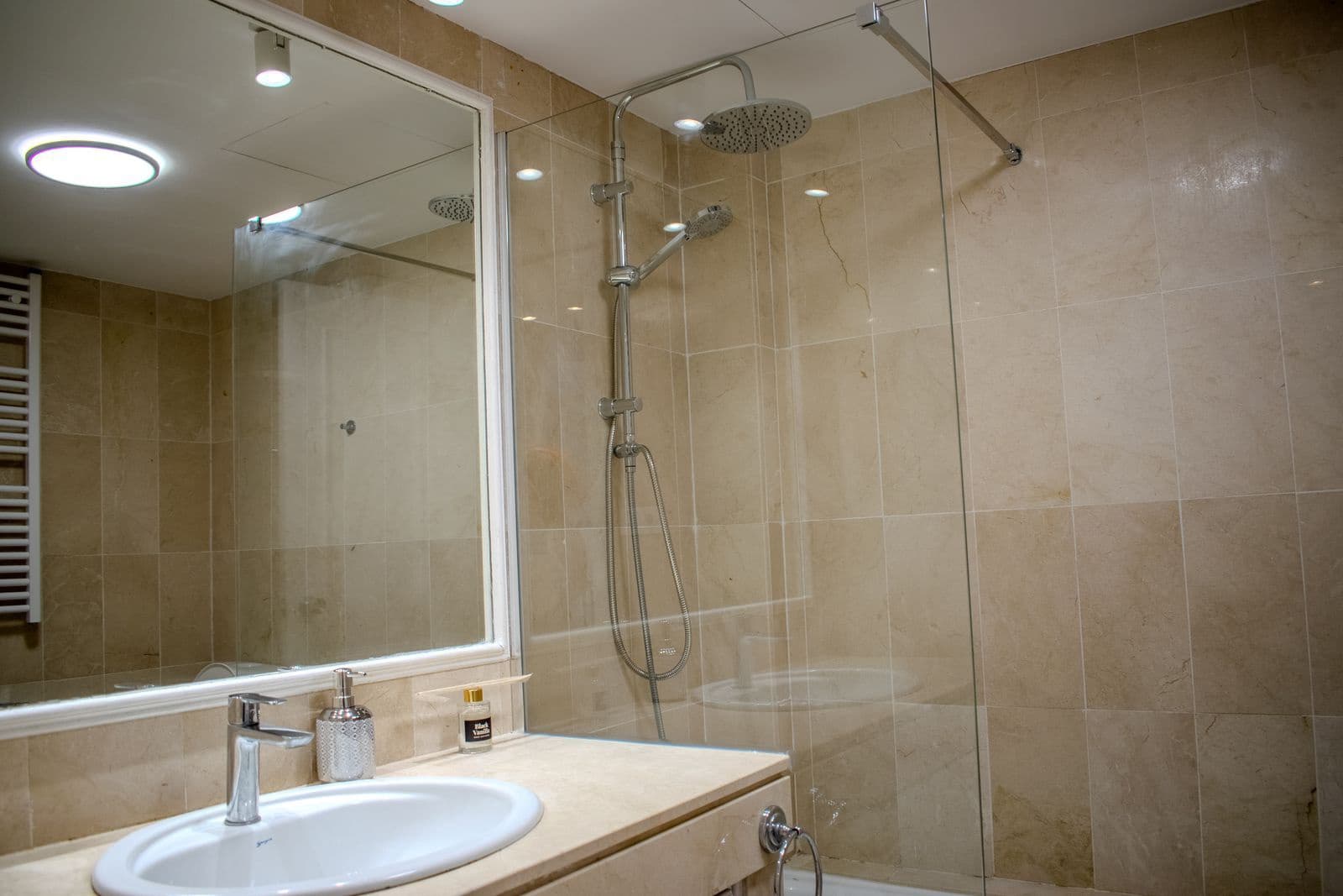 2 bedroom Apartment for sale in Estepona with pool - € 360,000 (Ref: 10000514)