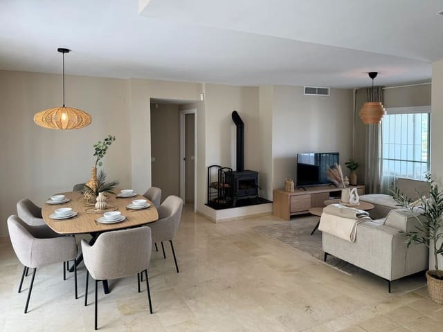 2 bedroom Apartment for sale in Estepona with pool - € 360,000 (Ref: 10000514)