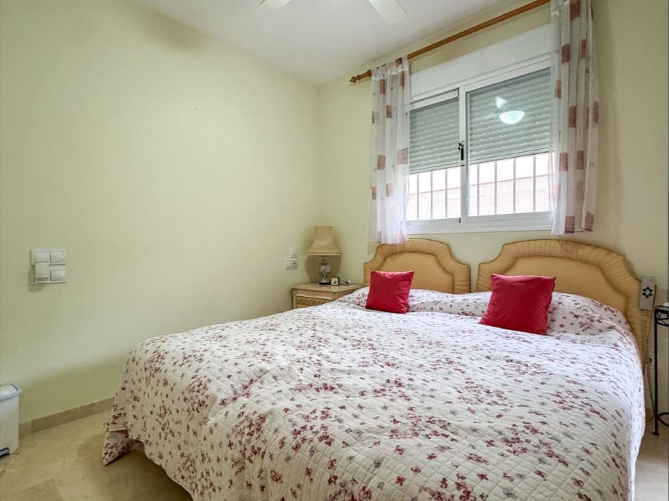 5 bedroom Townhouse for sale in La Duquesa / Puerto de la Duquesa with pool garage - € 410,000 (Ref: 10000521)