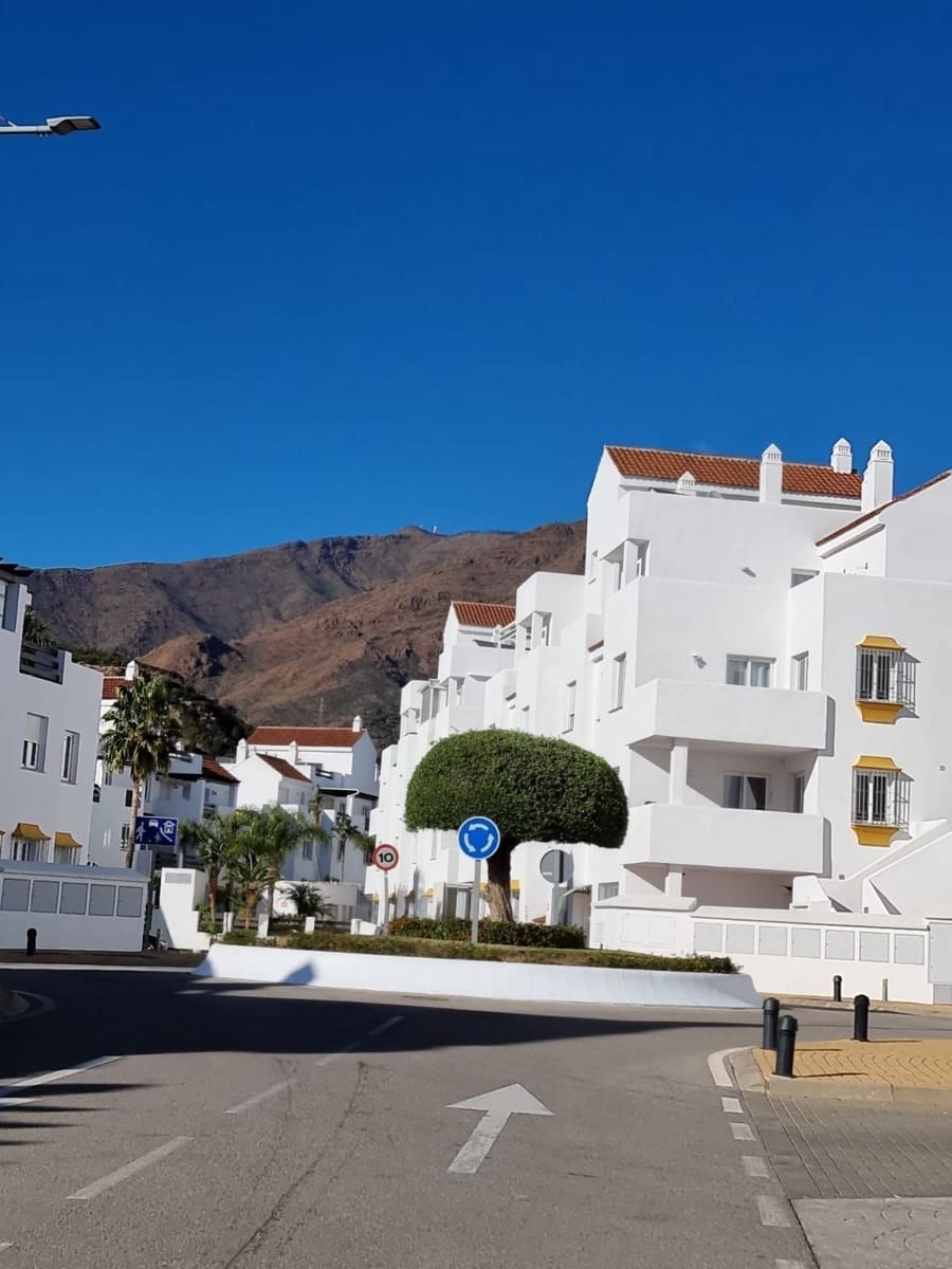 2 bedroom Apartment for sale in Estepona with pool garage - € 270,000 (Ref: 10000734)
