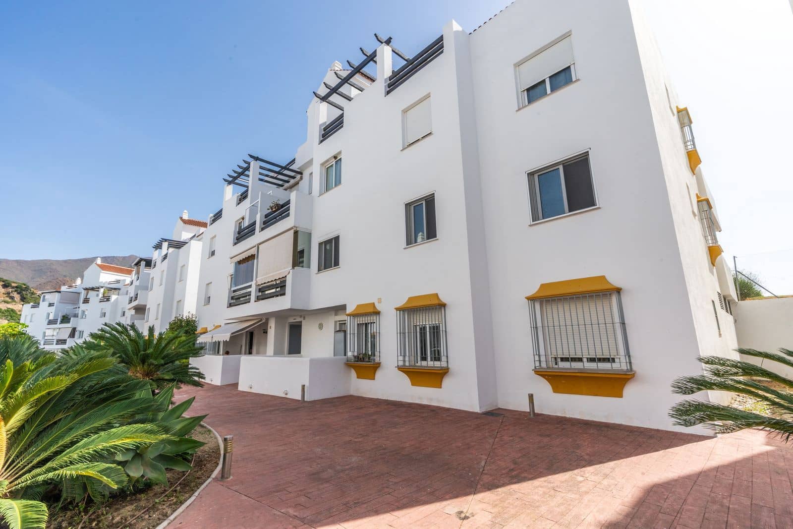 2 bedroom Apartment for sale in Estepona with pool garage - € 270,000 (Ref: 10000734)