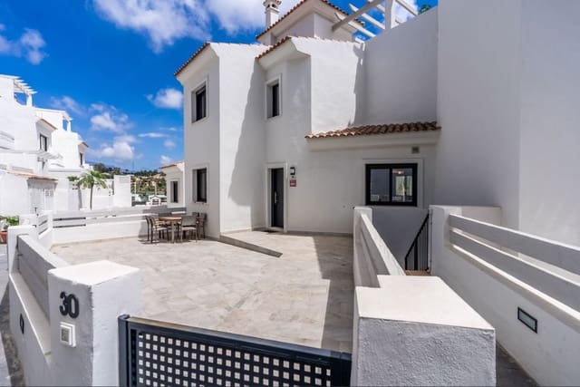 3 Zimmer Haus zu vermieten in El Paraiso, Estepona mit Pool Garage - 3.200 € (Ref: 10000741)