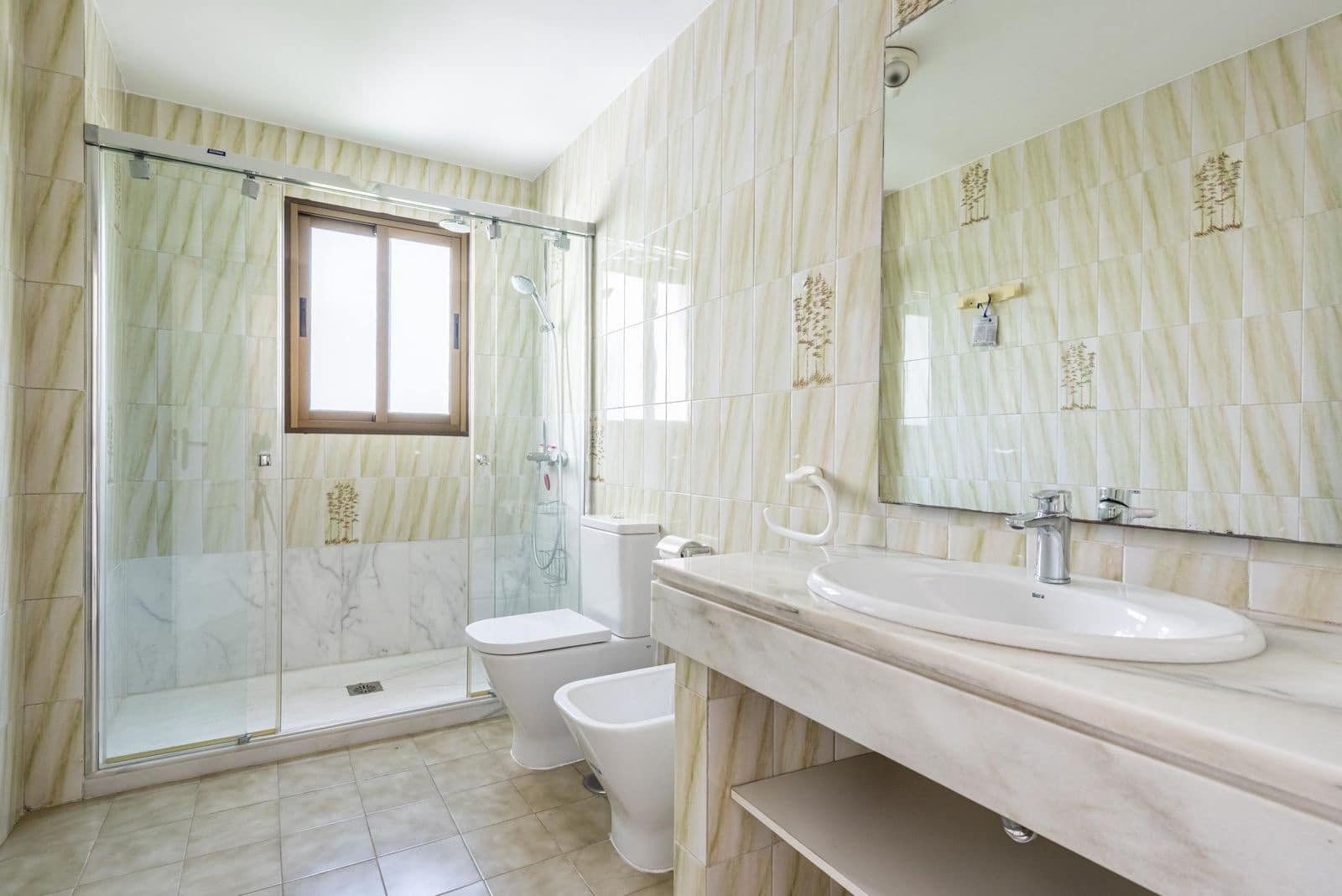 3 soverom Leilighet til salgs i Estepona med svømmebasseng garasje - € 399 500 (Ref: 10000748)