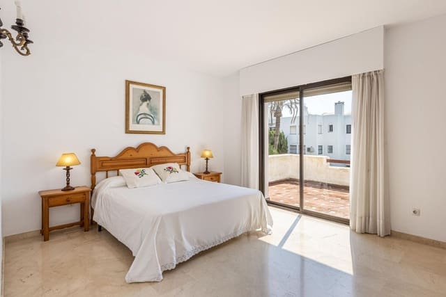 3 soverom Leilighet til salgs i Estepona med svømmebasseng garasje - € 399 500 (Ref: 10000748)