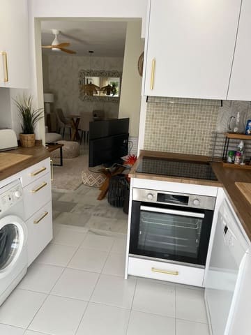 2 soveværelse Lejlighed til salg i El Paraiso, Estepona med swimmingpool garage - € 485.000 (Ref: 10001012)