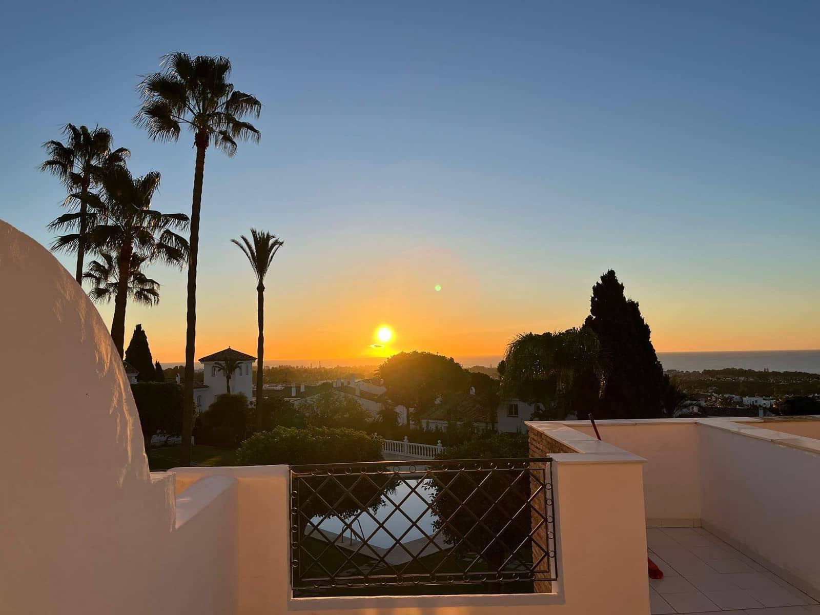 2 soveværelse Lejlighed til salg i El Paraiso med swimmingpool garage - € 485.000 (Ref: 10001012)