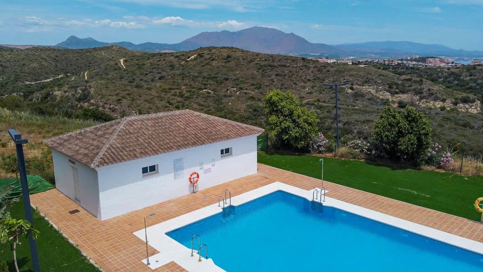 3 Zimmer Apartment zu verkaufen in La Duquesa / Puerto de la Duquesa mit Pool Garage - 285.000 € (Ref: 10004389)