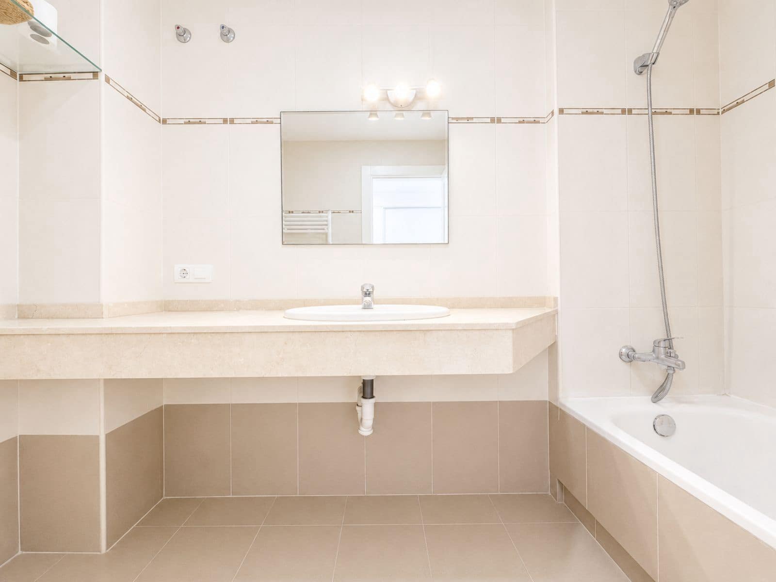 2 bedroom Penthouse for sale in La Duquesa / Puerto de la Duquesa with pool garage - € 298,500 (Ref: 10004393)