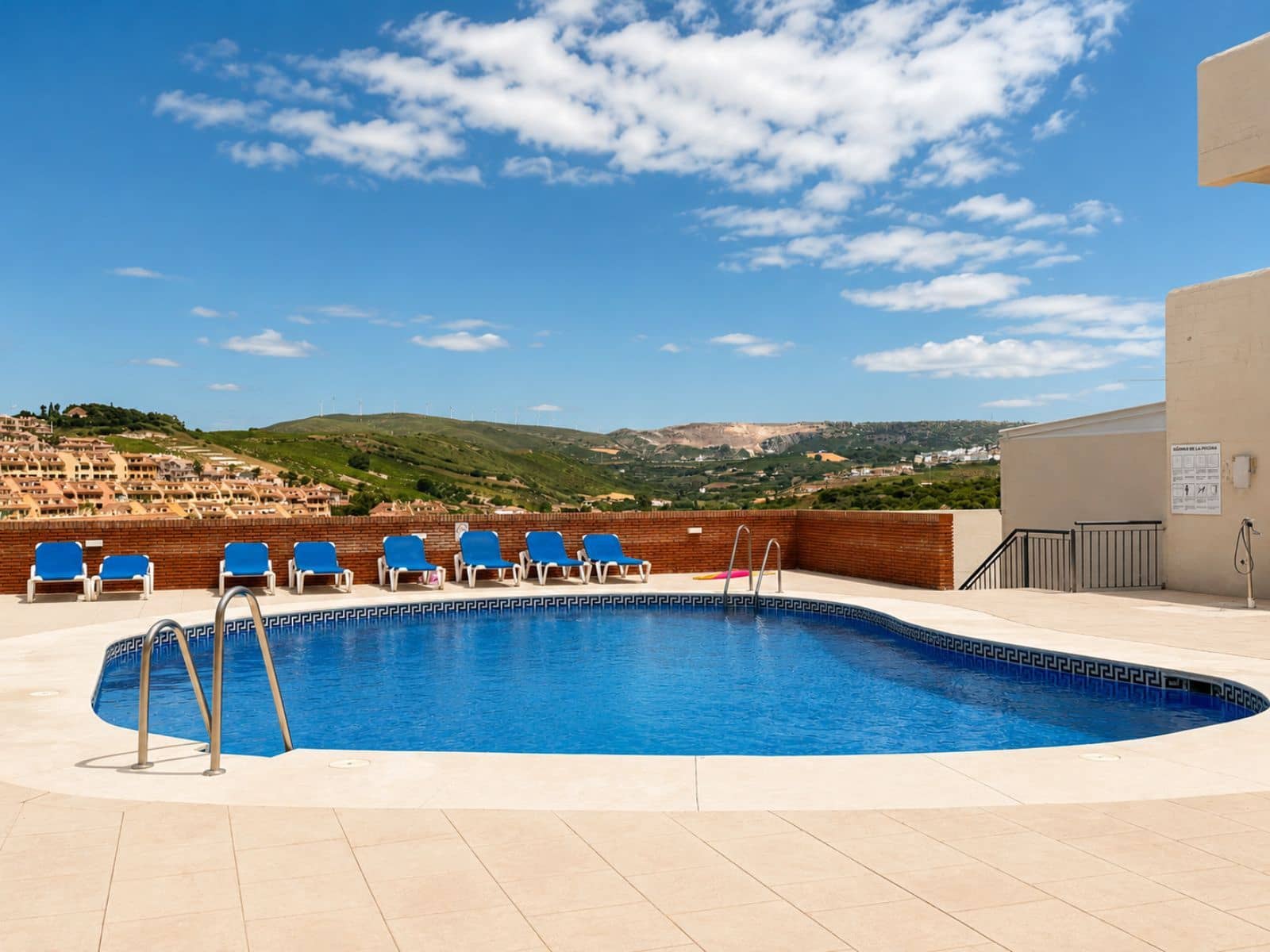 2 bedroom Penthouse for sale in La Duquesa / Puerto de la Duquesa with pool garage - € 298,500 (Ref: 10004393)