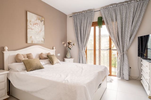3 slaapkamer Penthouse te koop in La Duquesa / Puerto de la Duquesa, Manilva met zwembad garage - € 359.000 (Ref: 10004397)