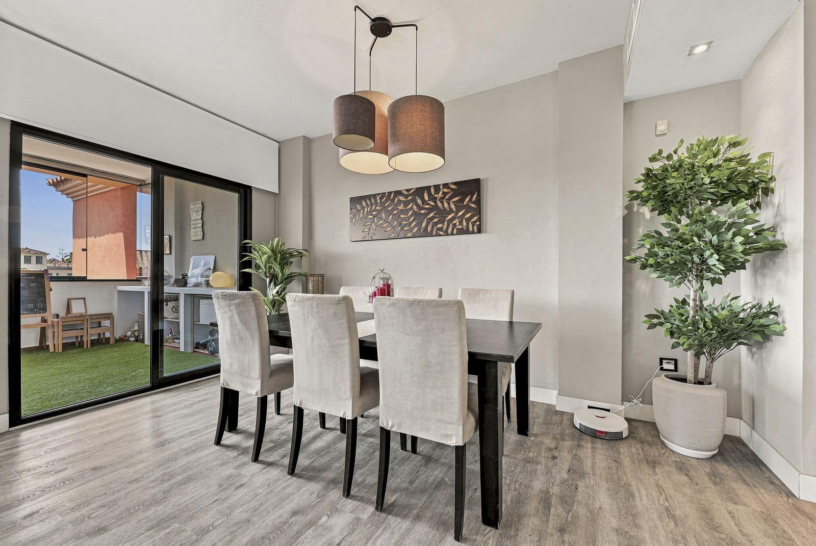 3 sypialnia Apartament na sprzedaż w Elviria z basenem garażem - 499 000 € (Ref: 10004399)