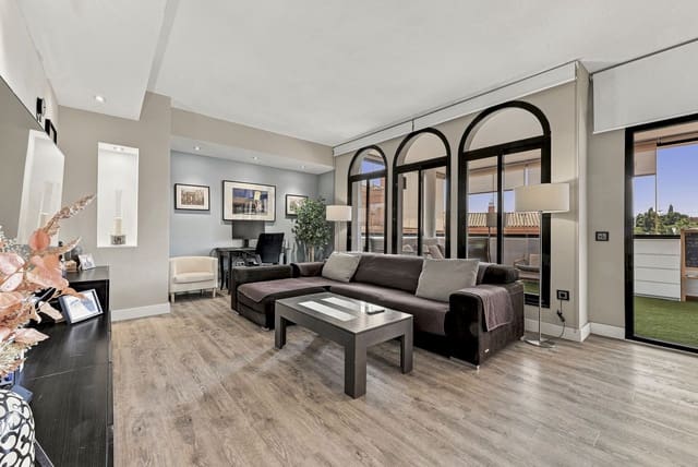 3 sypialnia Apartament na sprzedaż w Elviria, Marbella z basenem garażem - 499 000 € (Ref: 10004399)