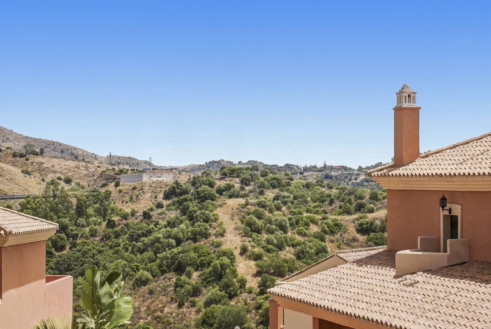 3 sypialnia Apartament na sprzedaż w Elviria z basenem garażem - 499 000 € (Ref: 10004399)