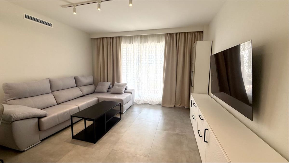 2 soveværelse Lejlighed til salg i El Paraiso med swimmingpool - € 445.000 (Ref: 10004440)
