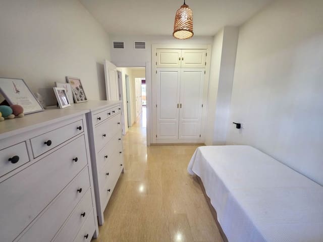 3 slaapkamer Appartement te koop in La Duquesa / Puerto de la Duquesa, Manilva met zwembad garage - € 480.000 (Ref: 10004566)