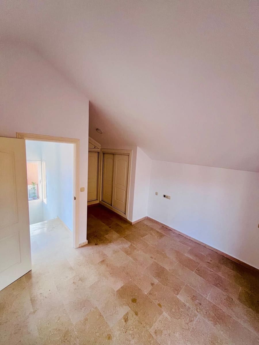 2 soveværelse Penthouse til salg i Elviria med swimmingpool - € 425.000 (Ref: 10004594)