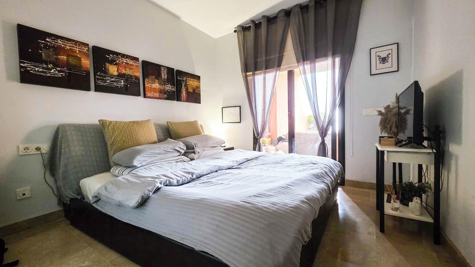 2 bedroom Apartment for sale in La Duquesa / Puerto de la Duquesa with pool - € 279,000 (Ref: 10004602)