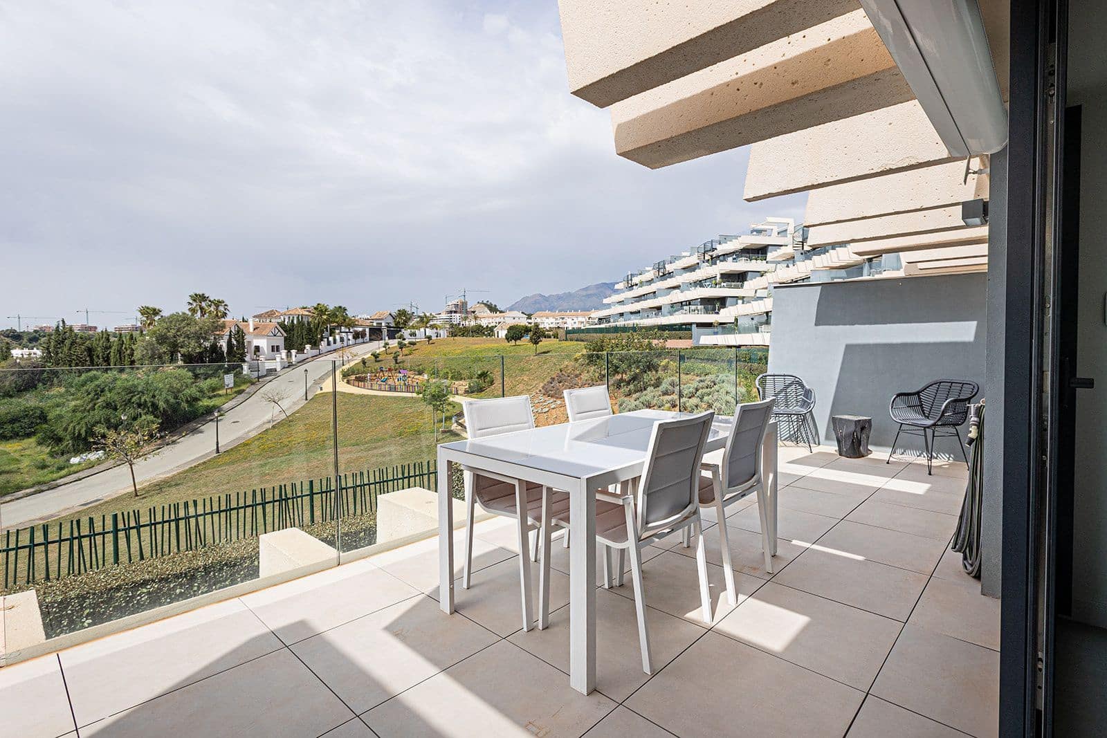 2 soveværelse Lejlighed til salg i New Golden Mile med swimmingpool - € 469.000 (Ref: 10005942)