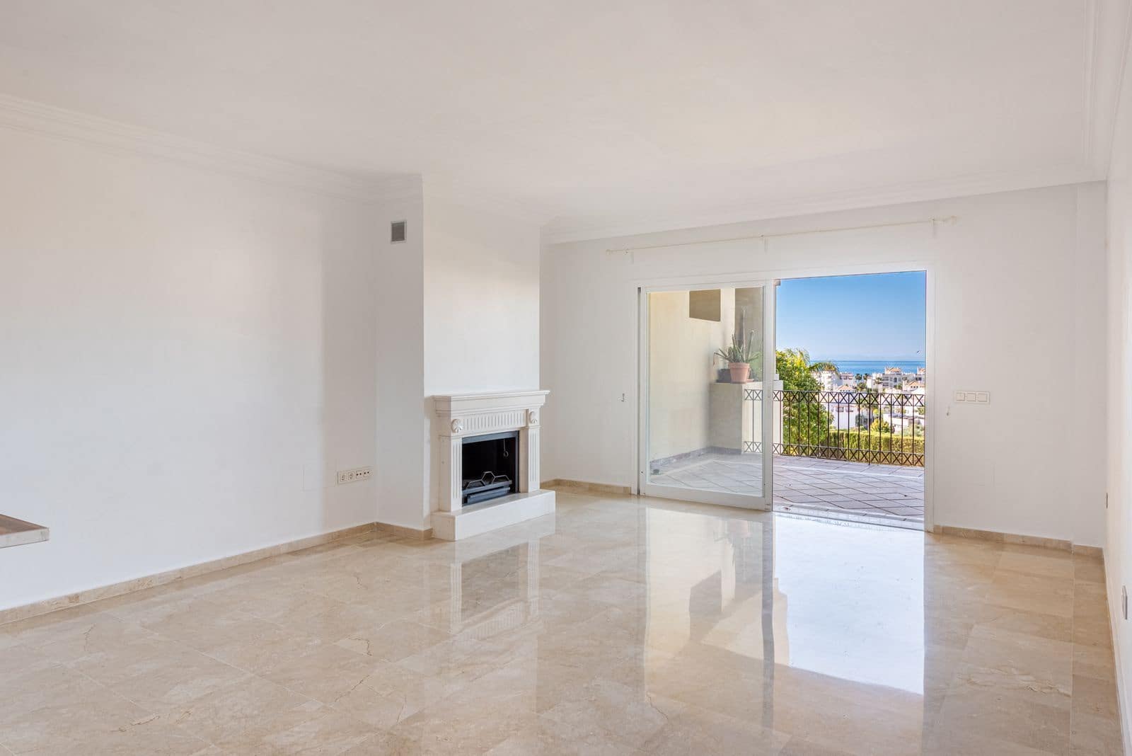 3 soveværelse Lejlighed til salg i New Golden Mile med swimmingpool - € 449.000 (Ref: 10005943)