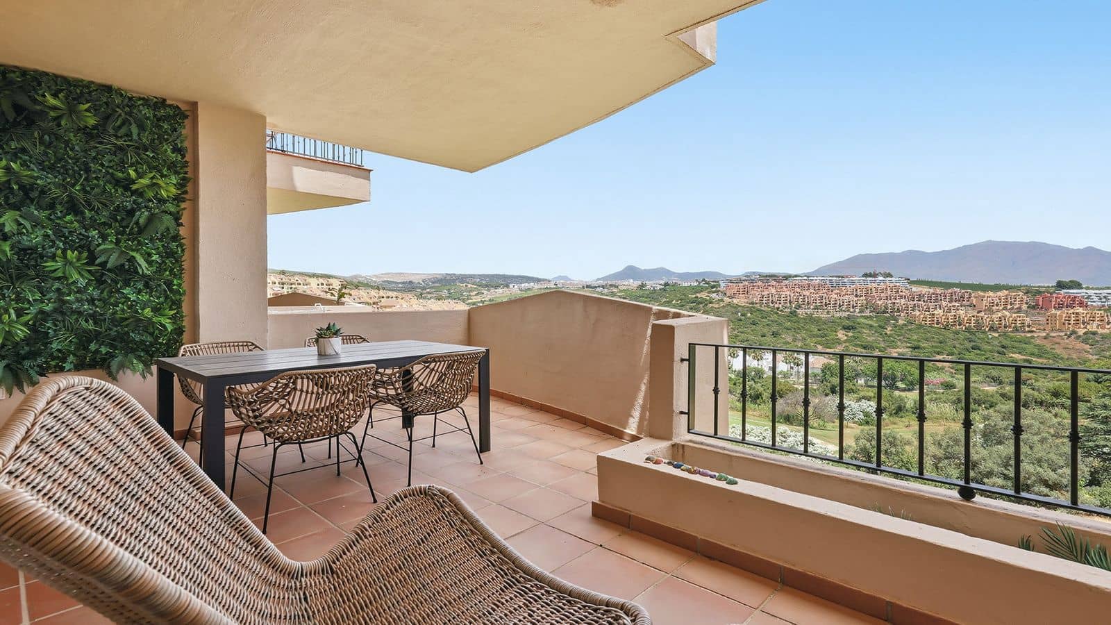 2 Zimmer Apartment zu verkaufen in La Duquesa / Puerto de la Duquesa mit Pool Garage - 279.000 € (Ref: 10006005)