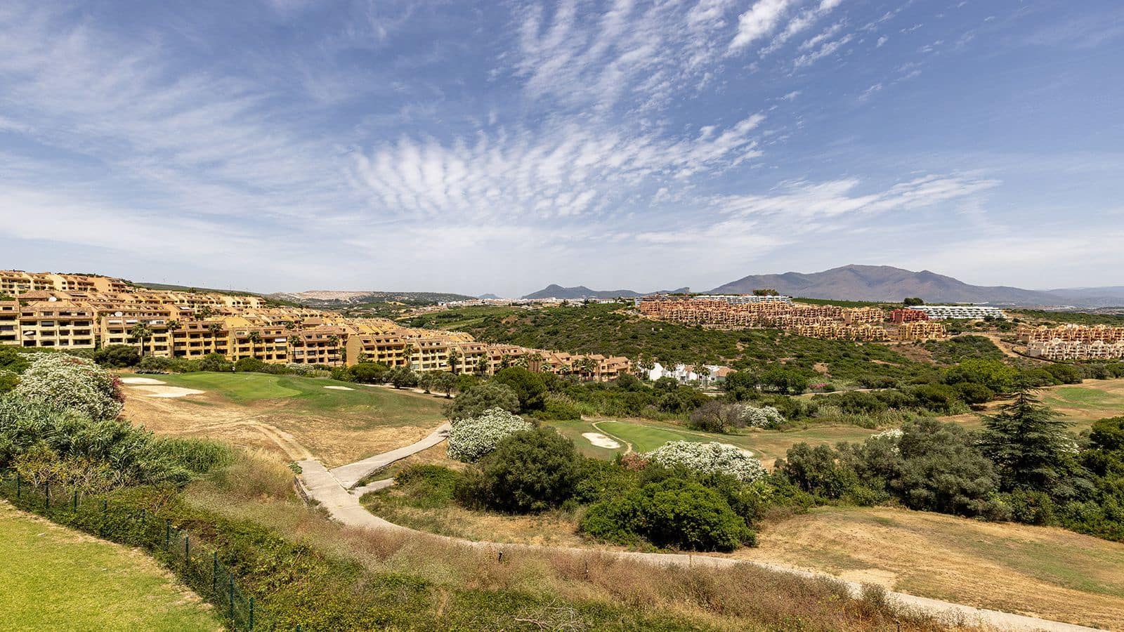 2 Zimmer Apartment zu verkaufen in La Duquesa / Puerto de la Duquesa mit Pool Garage - 279.000 € (Ref: 10006005)