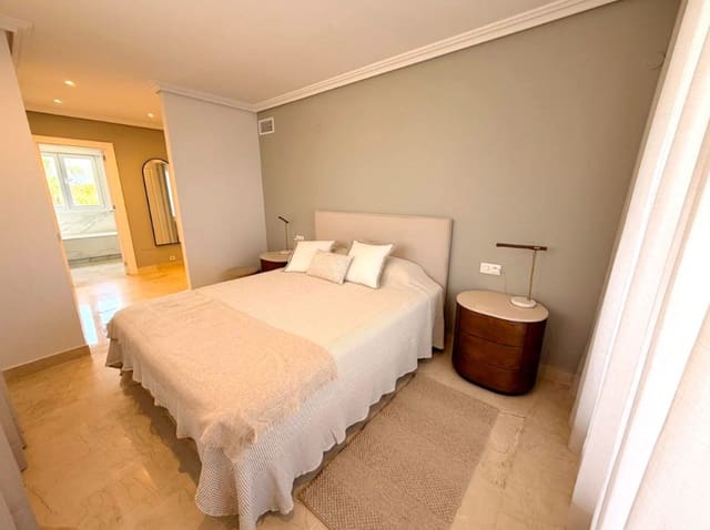 2 slaapkamer Appartement te huur in Benahavís met zwembad - € 2.700 (Ref: 10006013)