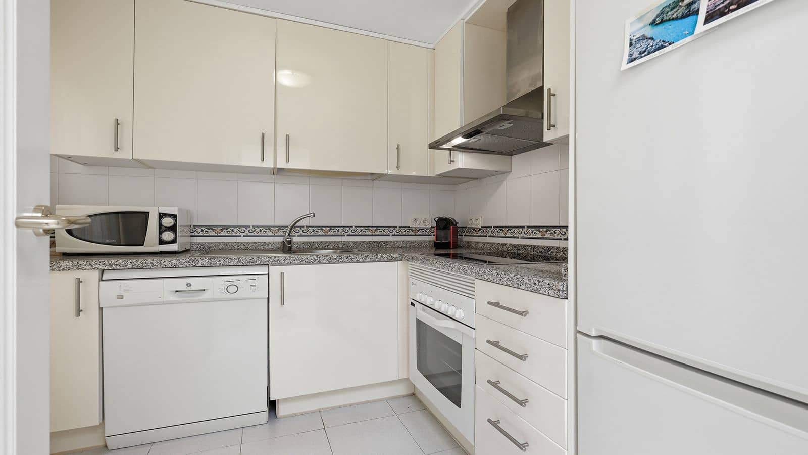 2 bedroom Penthouse for sale in La Duquesa / Puerto de la Duquesa with pool garage - € 265,000 (Ref: 10006016)