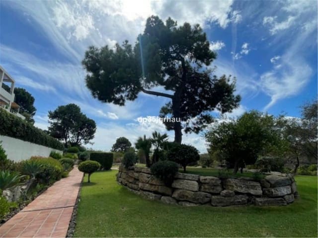 2 slaapkamer Appartement te koop in Selwo, Estepona met zwembad garage - € 399.900 (Ref: 10006042)
