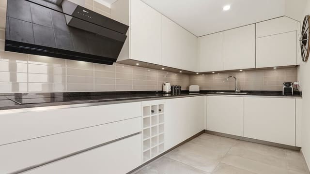 3 slaapkamer Penthouse te koop in La Duquesa / Puerto de la Duquesa, Manilva met zwembad garage - € 495.000 (Ref: 10006043)