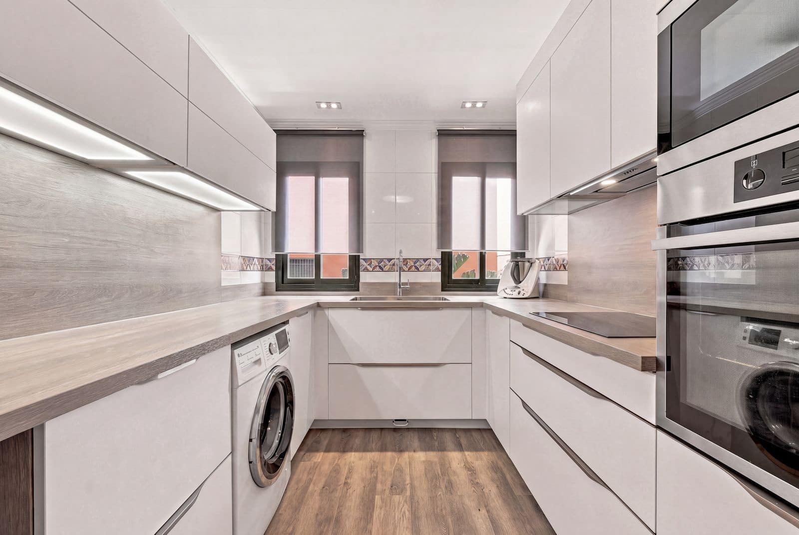 3 sypialnia Apartament na sprzedaż w Elviria z basenem garażem - 499 000 € (Ref: 10006056)