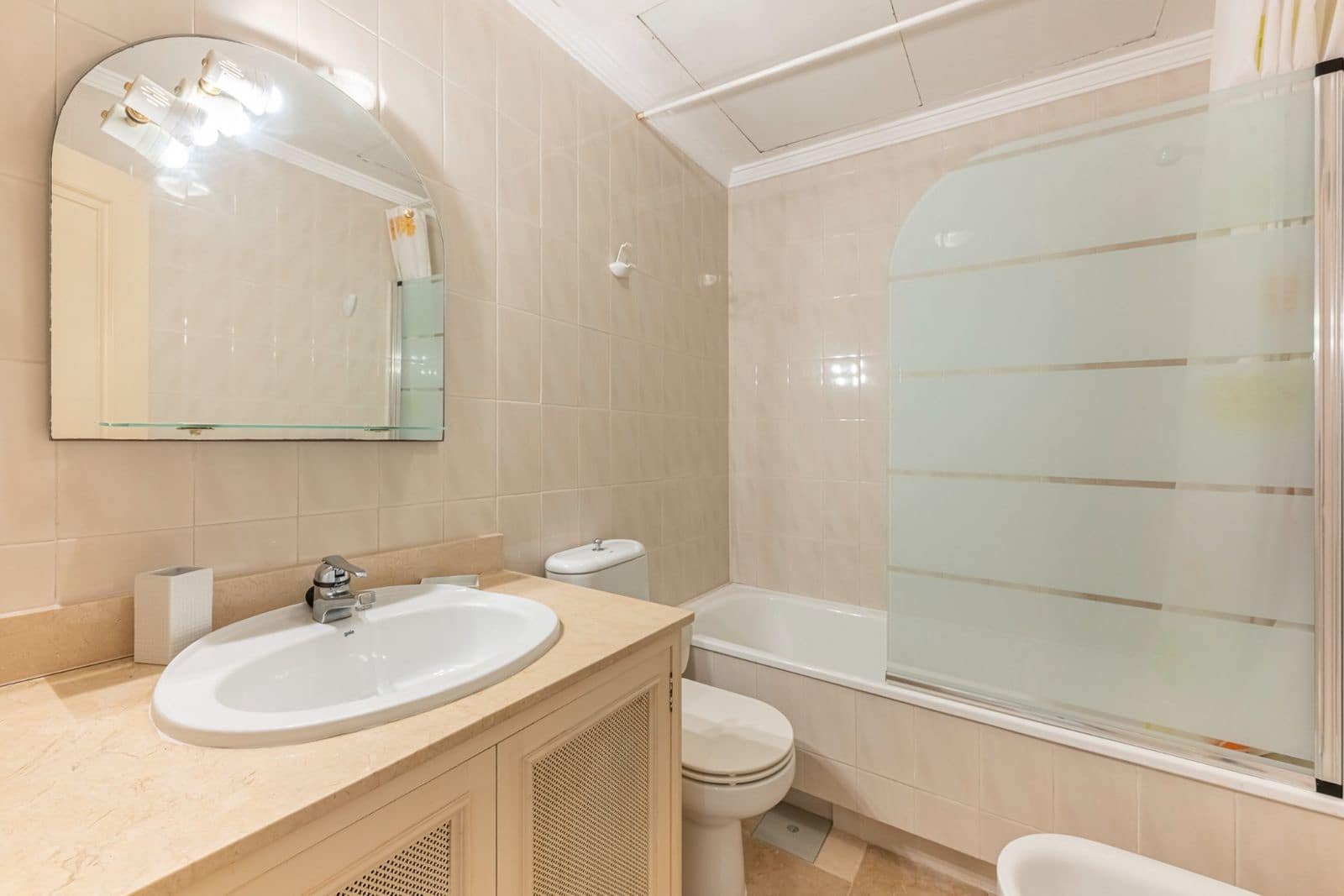 2 soveværelse Lejlighed til salg i Nueva Andalucia med swimmingpool garage - € 425.000 (Ref: 10006771)