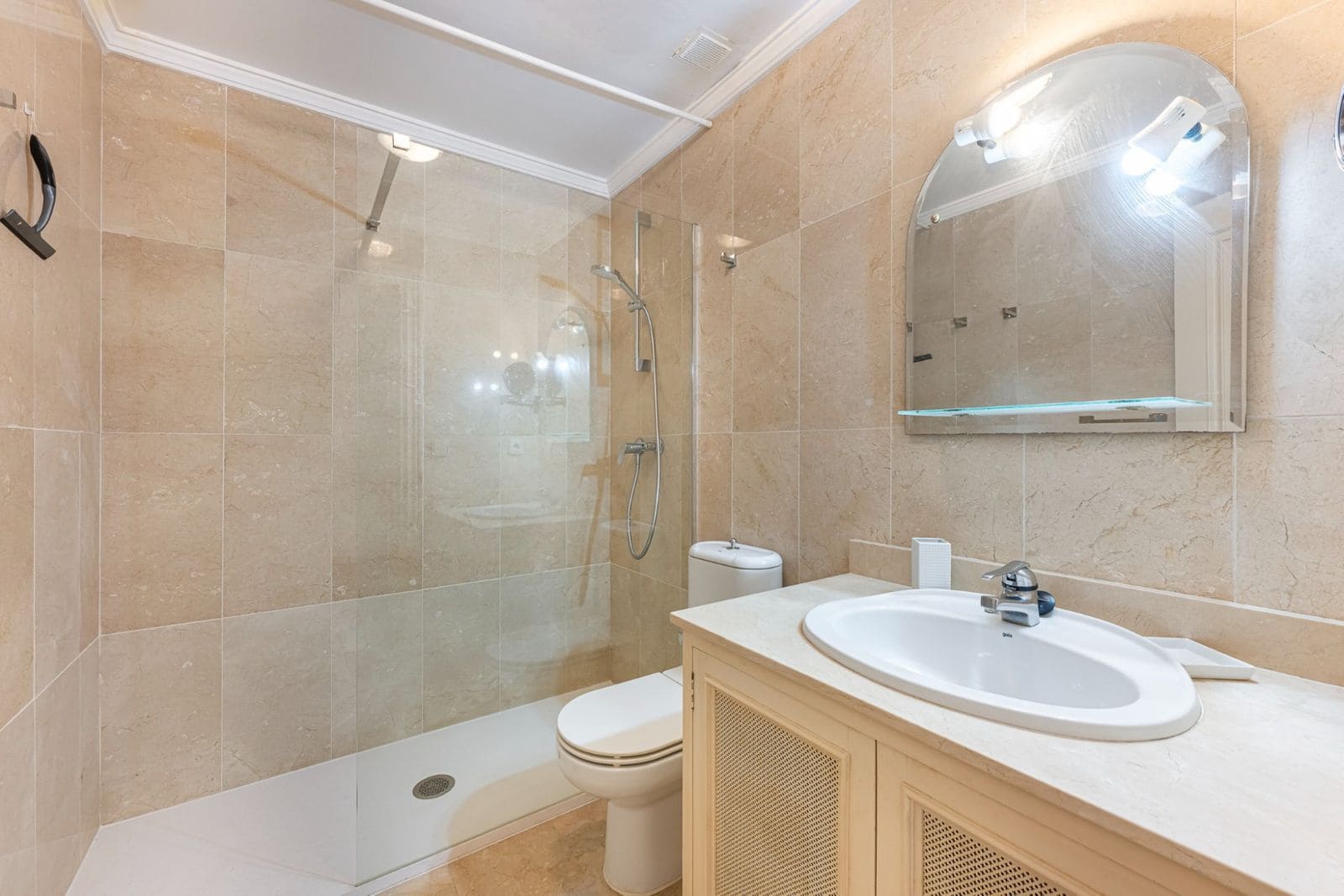 2 soveværelse Lejlighed til salg i Nueva Andalucia med swimmingpool garage - € 425.000 (Ref: 10006771)