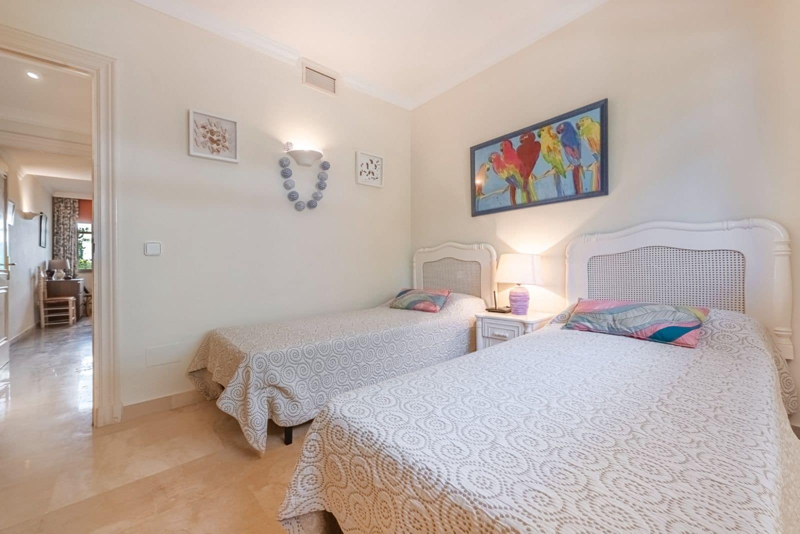 2 soveværelse Lejlighed til salg i Nueva Andalucia med swimmingpool garage - € 425.000 (Ref: 10006771)