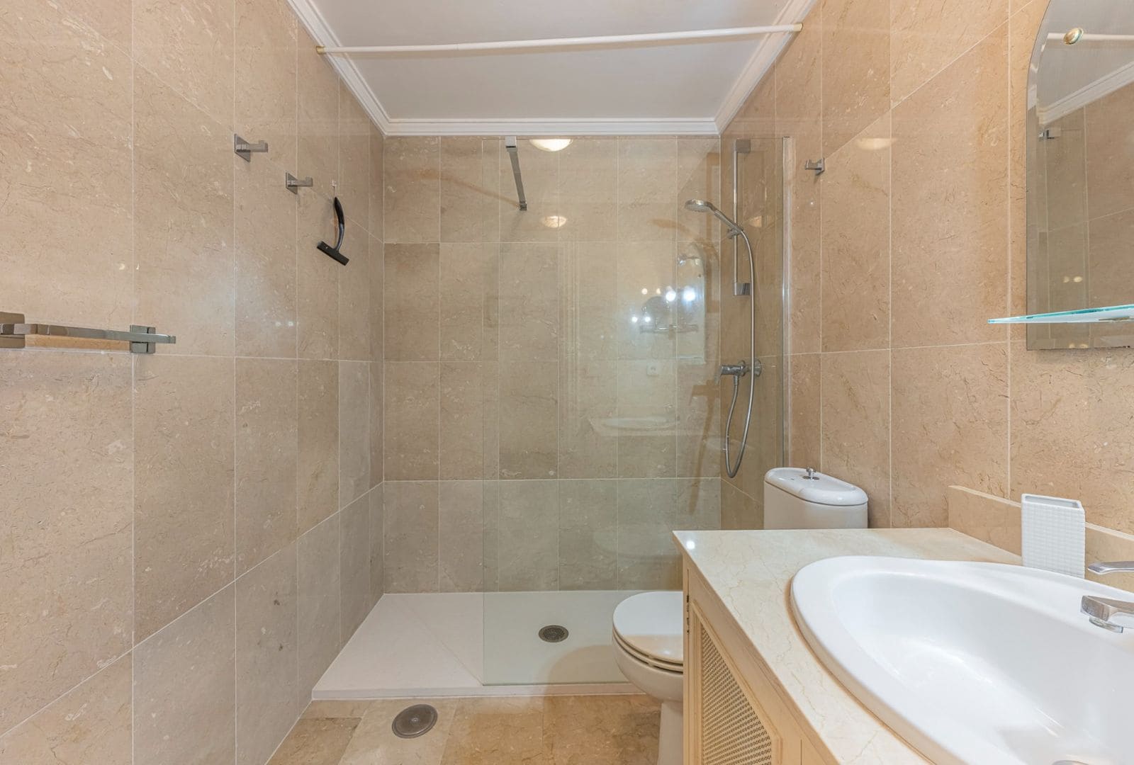 2 soveværelse Lejlighed til salg i Nueva Andalucia med swimmingpool garage - € 425.000 (Ref: 10006771)