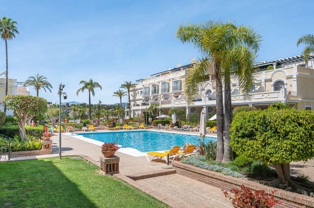 2 soveværelse Lejlighed til salg i Nueva Andalucia, Marbella med swimmingpool garage - € 425.000 (Ref: 10006771)
