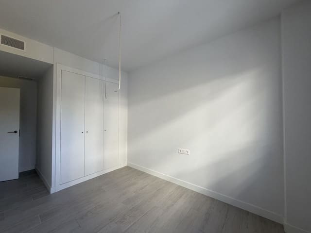 3 bedroom Apartment for sale in Estepona with pool garage - € 475,000 (Ref: 10006778)