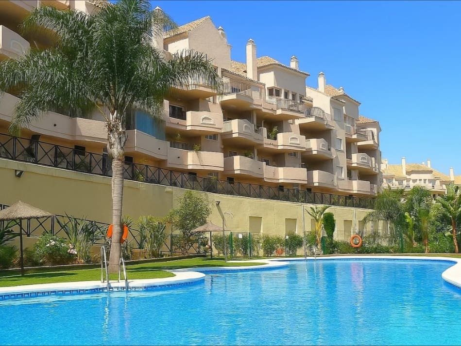 2 slaapkamer Appartement te koop in La Duquesa / Puerto de la Duquesa met zwembad garage - € 270.000 (Ref: 10006830)