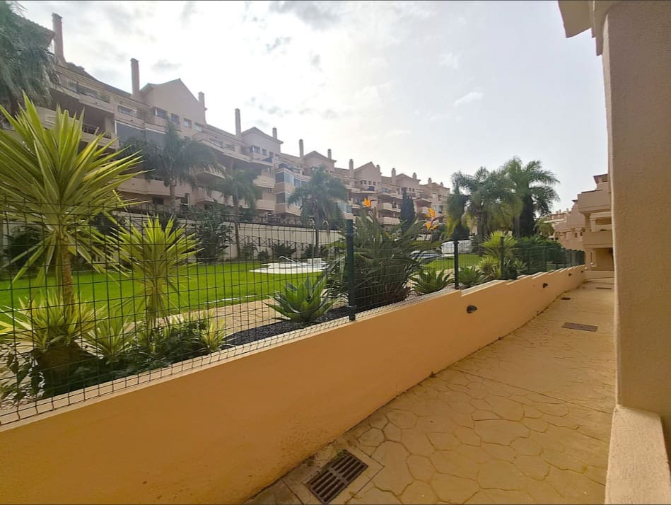 2 slaapkamer Appartement te koop in La Duquesa / Puerto de la Duquesa met zwembad garage - € 270.000 (Ref: 10006830)
