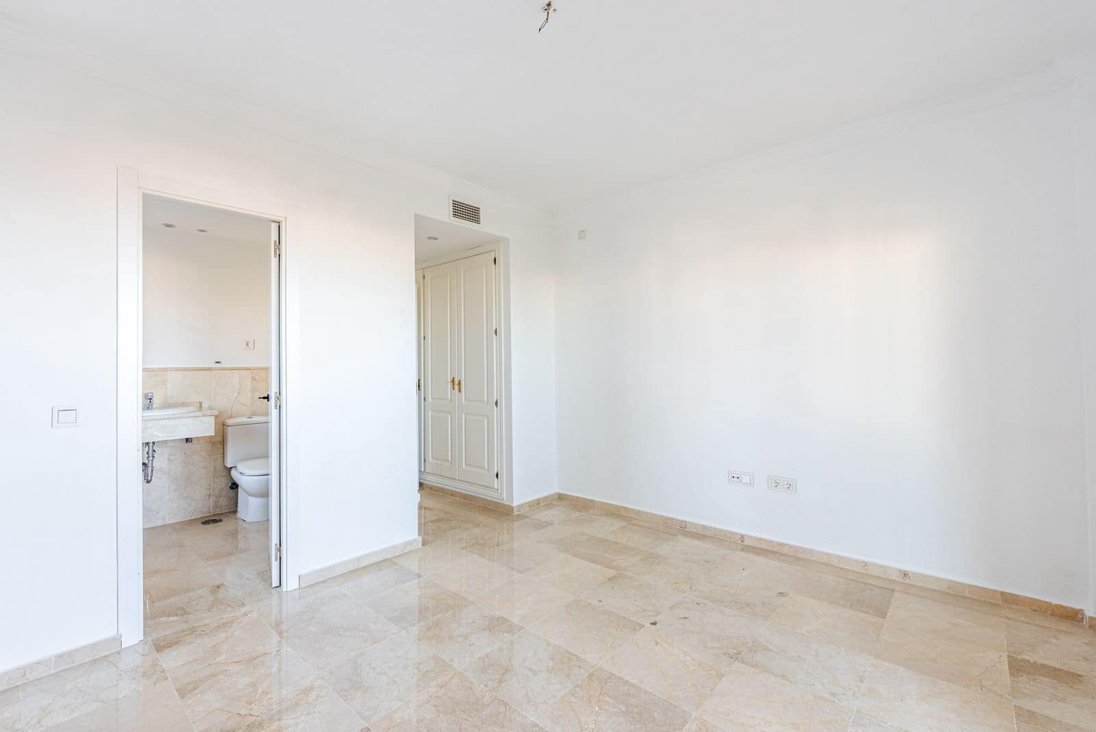 3 soverom Leilighet til salgs i New Golden Mile med svømmebasseng - € 449 000 (Ref: 10006856)
