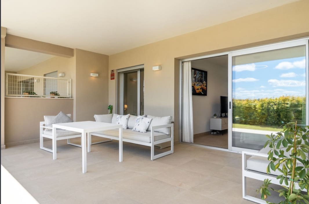 2 bedroom Apartment for sale in Estepona - € 345,000 (Ref: 10007594)