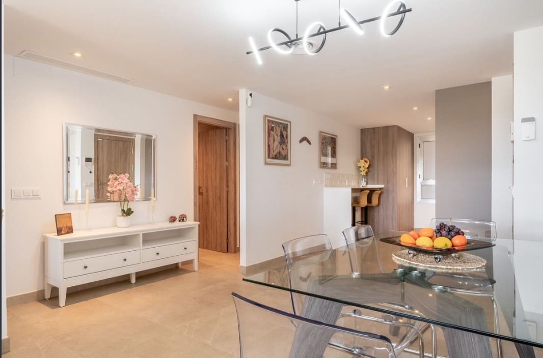 2 bedroom Apartment for sale in Estepona - € 345,000 (Ref: 10007594)